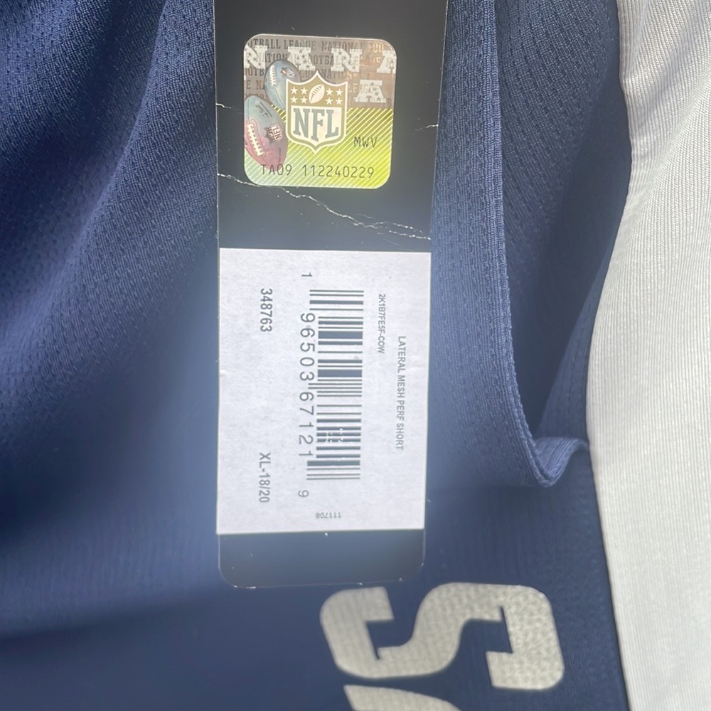 NWT- DALLAS COWBOYS Youth Navy Performance Shorts Size XL (18-20) - Picture 3 of 7